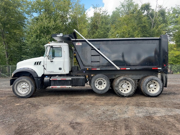 2017-mack-granite-gu713-image-4