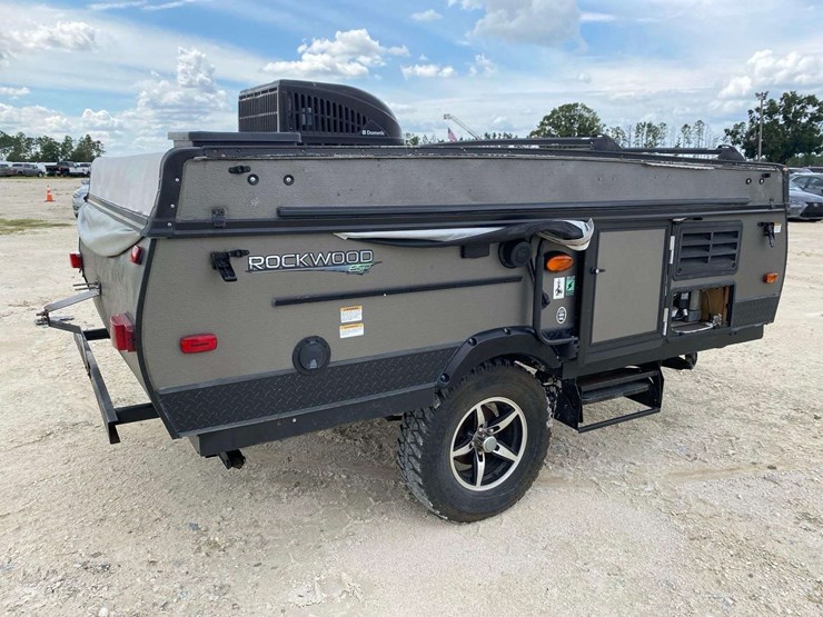 2017-forest-river-rockwood-esp-20ft-pop-up-camper-image-4
