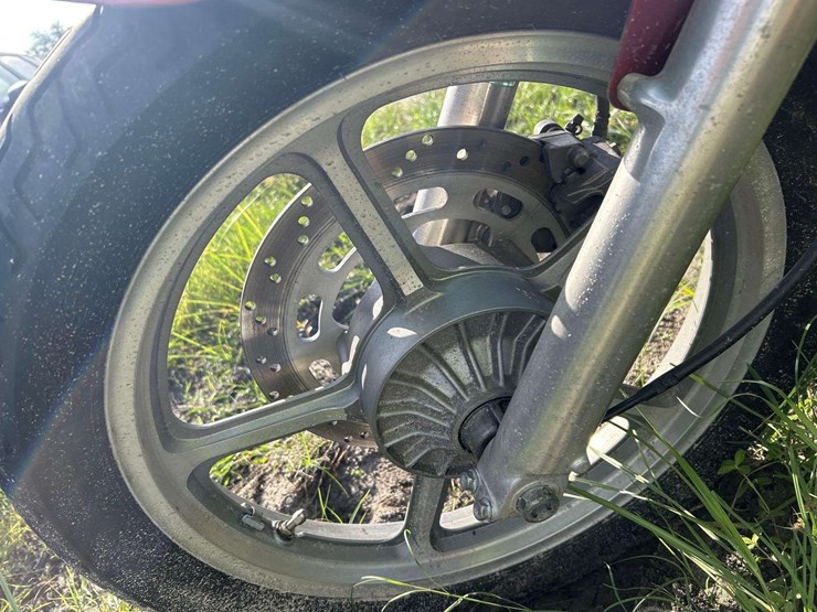 1999-honda-vt1100c-motorcycle-image-14