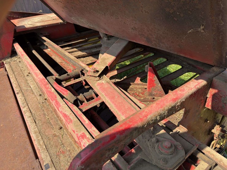 new-holland-273-image-12