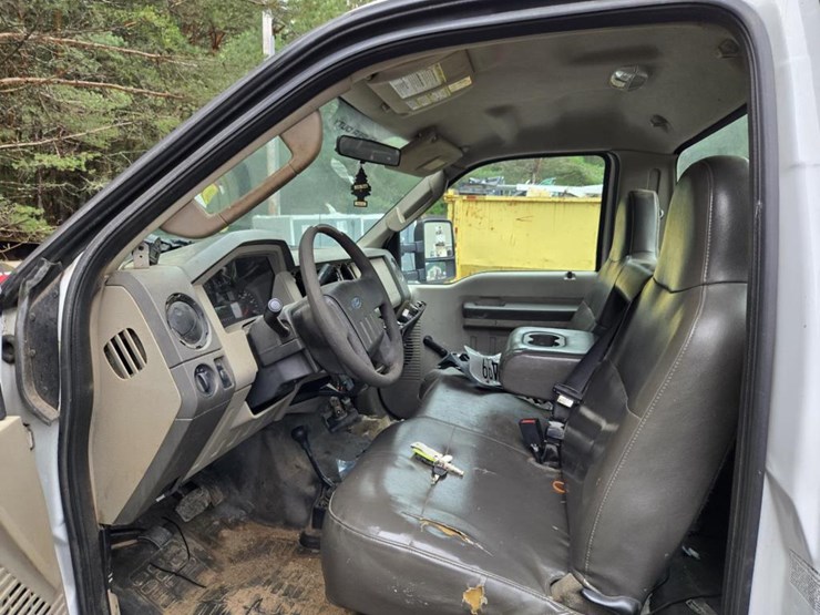 2010-ford-f550-image-48