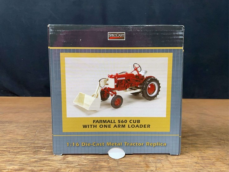 1/16-farmall-560-cub-w/loader-nib-sc-image-5