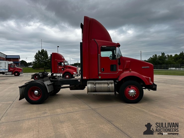 2010-kenworth-t800-image-4