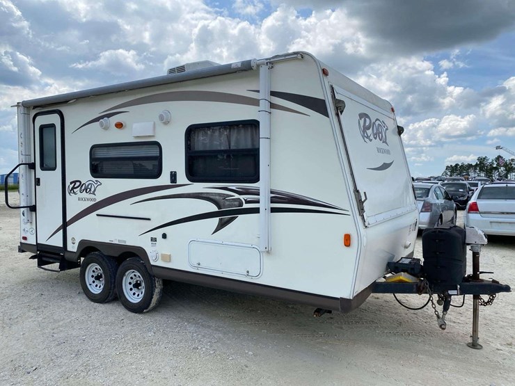 2015-forest-river-rockwood-roo-19-25ft-t/a-travel-trailer-image-2