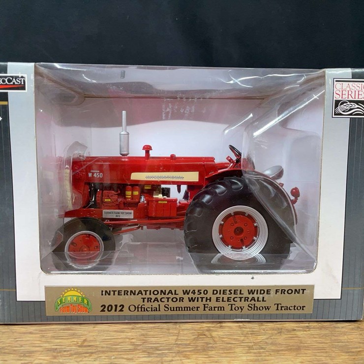 1/16 IH W450 2012 SFTS NIB SC