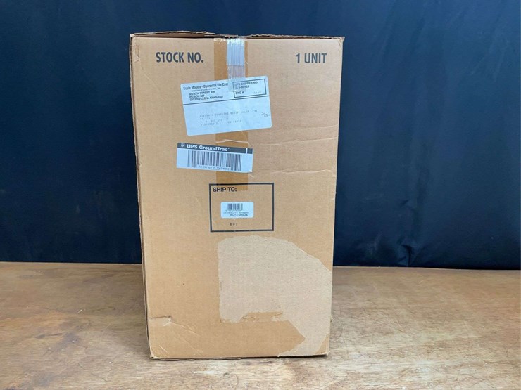 1/8-farmall-m-nib-sm-image-13