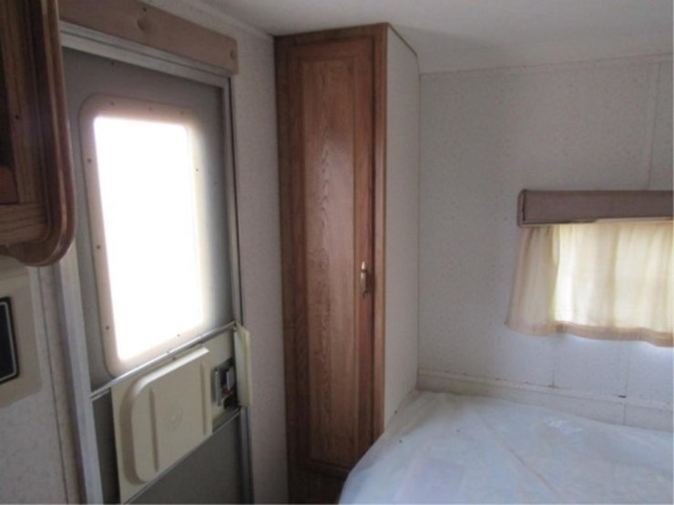 1992-layton-model-2000,bumper-pull-camper,2-doors-image-20