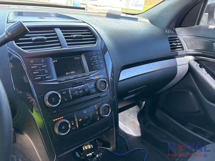 2018-ford-explorer-image-15