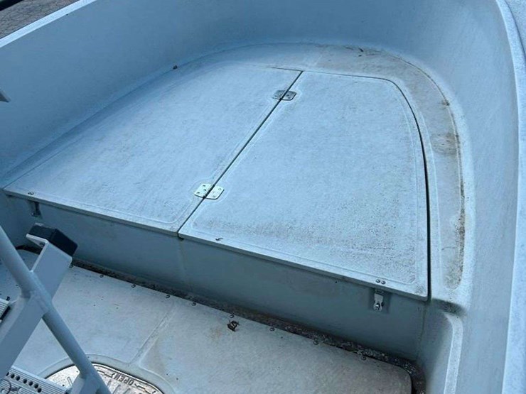 2007-boston-whaler-boat-w/-dual-200hp-mercury-optimax-image-9