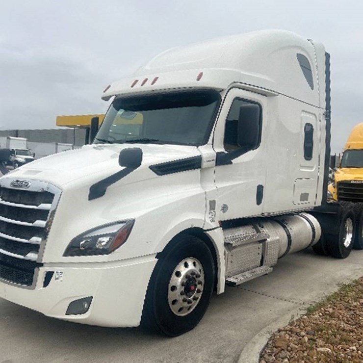 2020 FREIGHTLINER CASCADIA 126