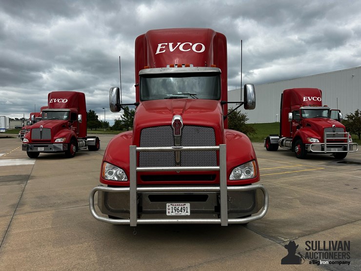 2016-kenworth-t440-image-2
