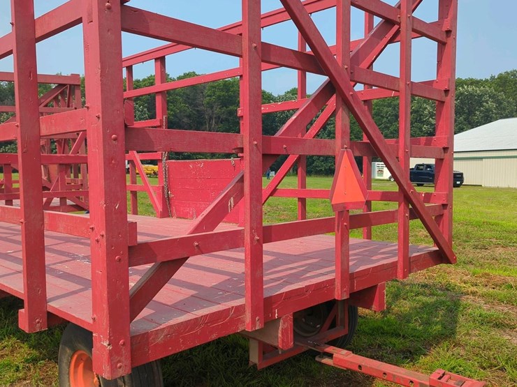 18-ft-wooden-bale-kicker-rack-on-jumbo-10-ton-wagon-(stored-inside)-image-8