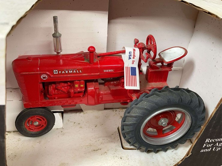 1/16-farmall-super-md-nib-sm-image-7