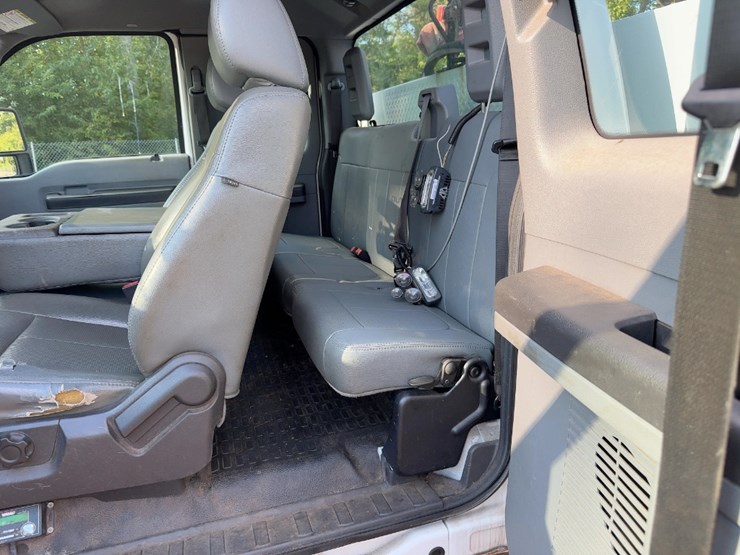 2012-ford-f550-xl-image-32