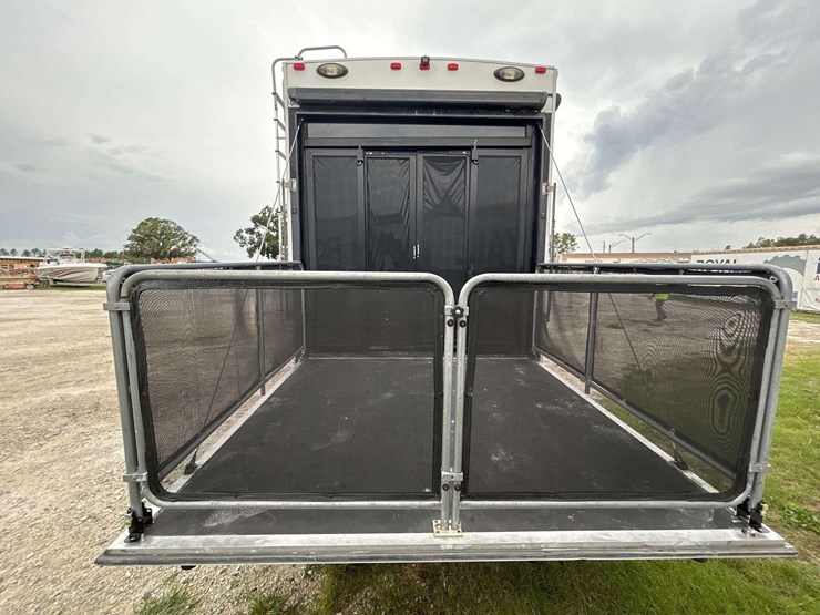 2012-dutchmen-voltage-v3950-42ft-5th-wheel-tri-axle-toy-hauler-travel-trailer-image-33