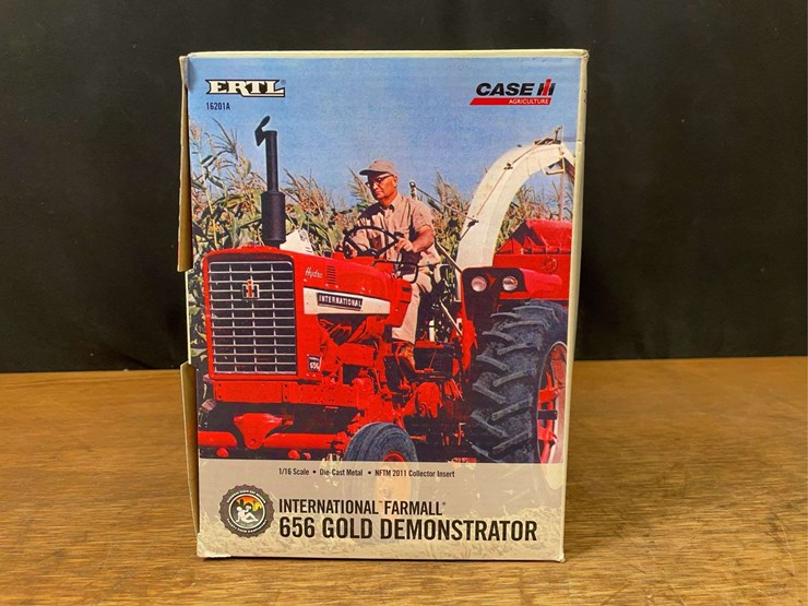 1/16-ih-656-gold-demonstrator-2011-nftm-nib-ertl-image-5