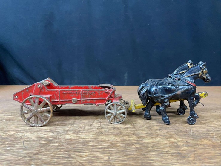 1/16-mccormick-deering-spreader-arcade-image-7