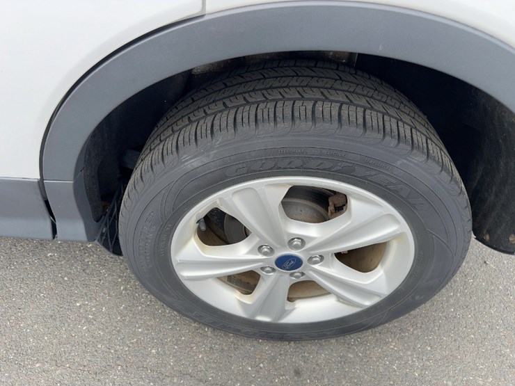 2016-ford-escape-se-image-10