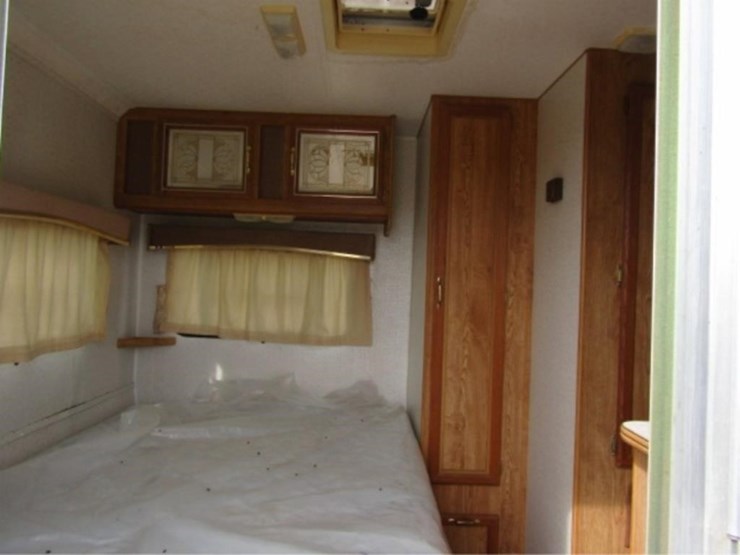1992-layton-model-2000,bumper-pull-camper,2-doors-image-80