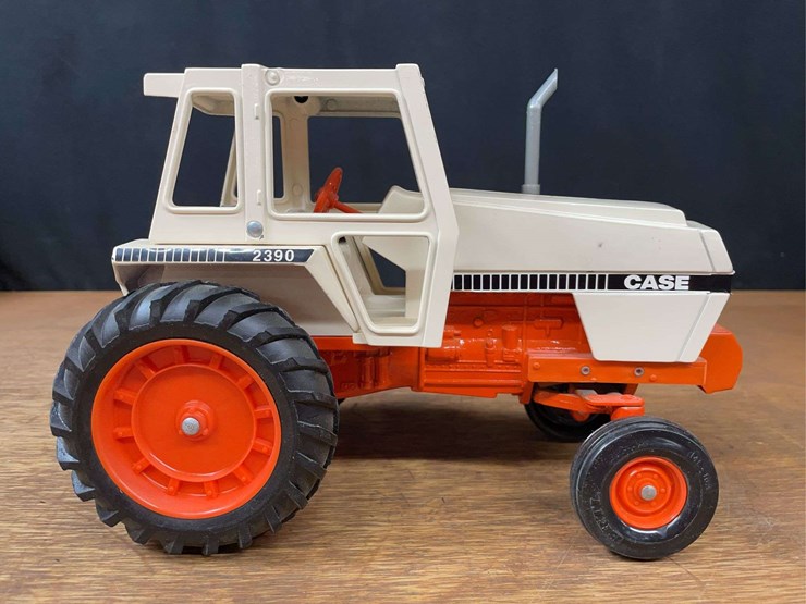 1/16-case-2390-collector-ertl-image-7