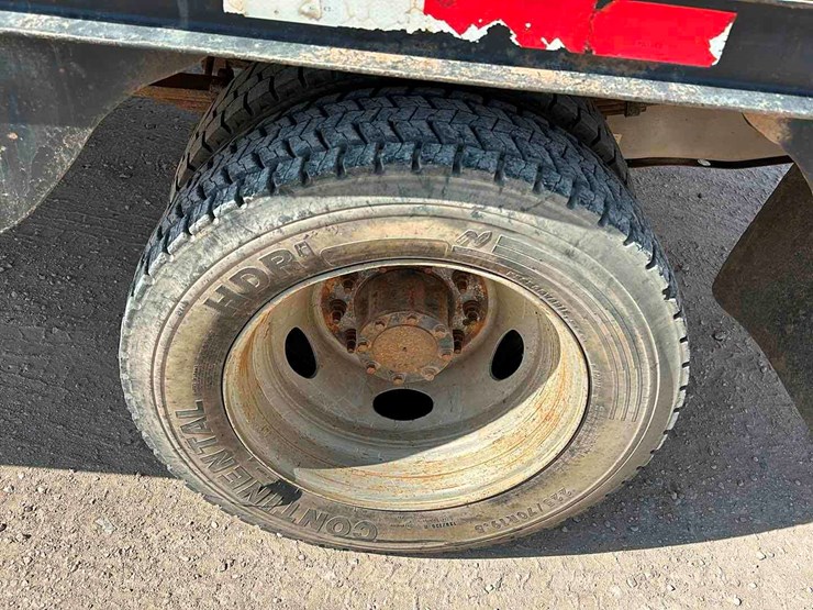 2011-ford-f550-image-6