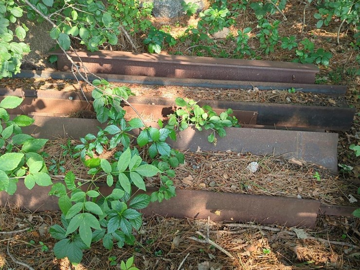 (6+)-4'-long-i-beams-and-7.5'-long-i-beam-flower-bed-image-3