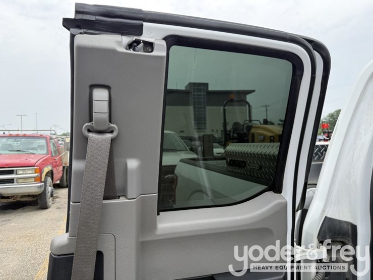 2020-ford-f150-image-29