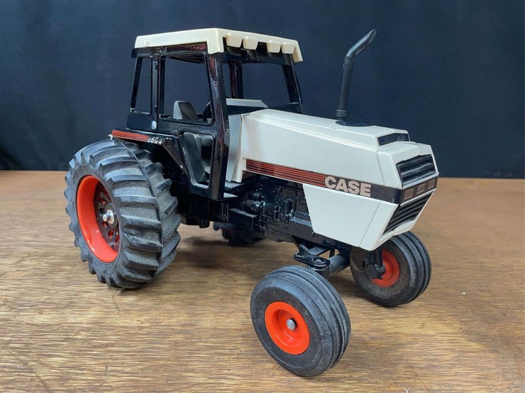 1/16-case-2594-collector-ertl-image-8