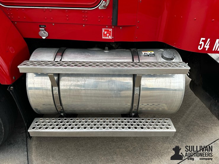 2015-kenworth-t440-image-12
