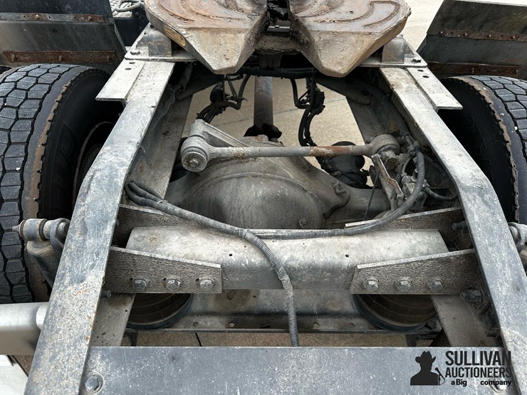 2010-kenworth-t800-image-17