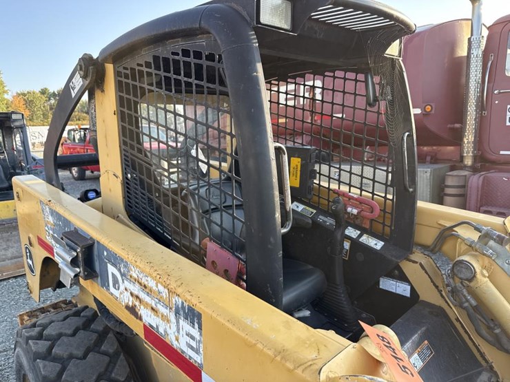 2008-deere-320-image-33