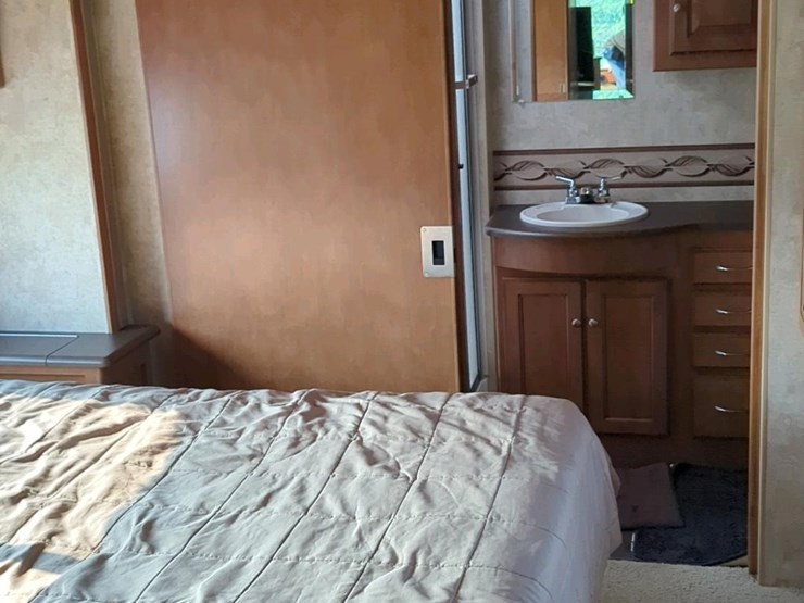 2012-winnebago-vista-class-a-motorhome,-2-slide-outs,-ford-v10-engine-image-25