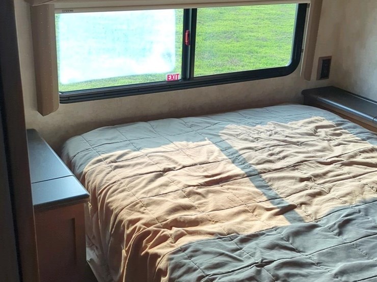 2012-winnebago-vista-class-a-motorhome,-2-slide-outs,-ford-v10-engine-image-24