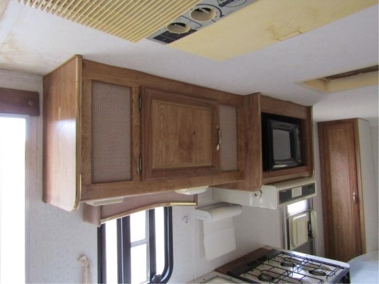 1992-layton-model-2000,bumper-pull-camper,2-doors-image-42