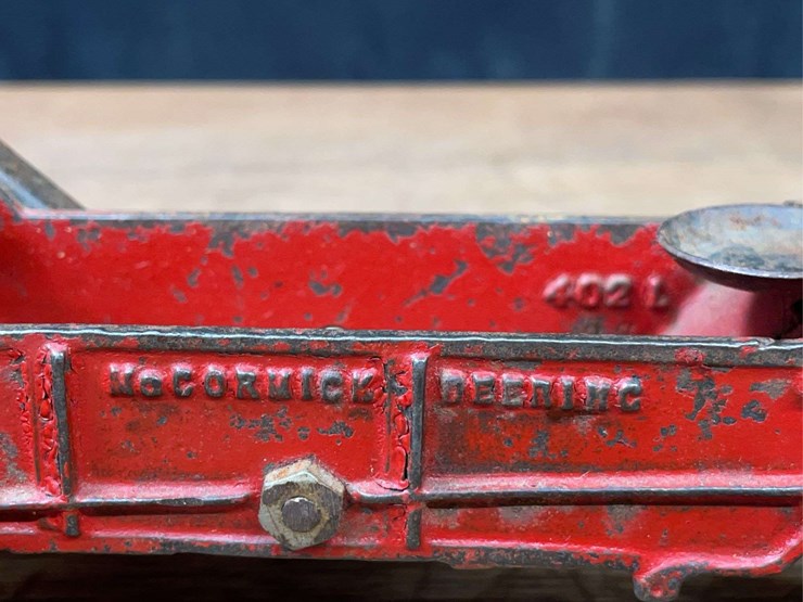 1/16-mccormick-deering-spreader-arcade-image-18