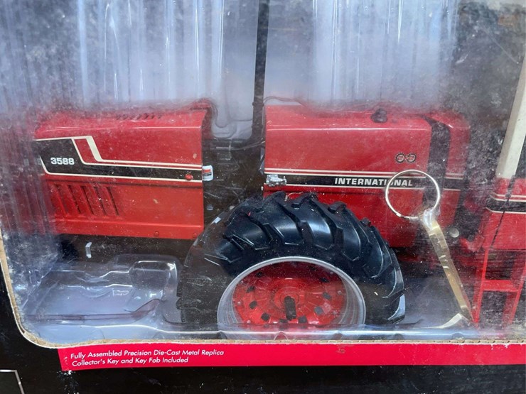 1/16-ih-3588-precision-key-nib-ertl-image-2