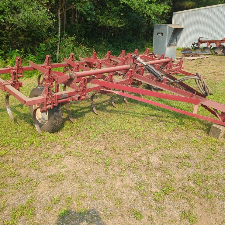 Glenco 13' Chisel Plow