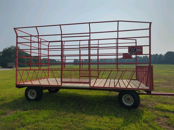 ez-trail-kicker-rack-&-1074-running-gear-18'-long-x-8'10"-wide-
(like-new)-stored-inside-image-6