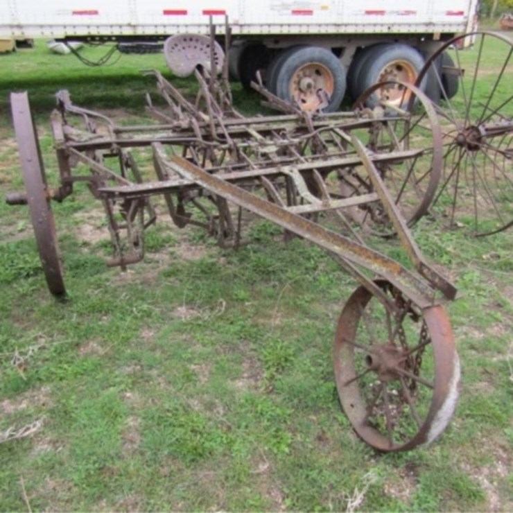 JOHN DEERE 2