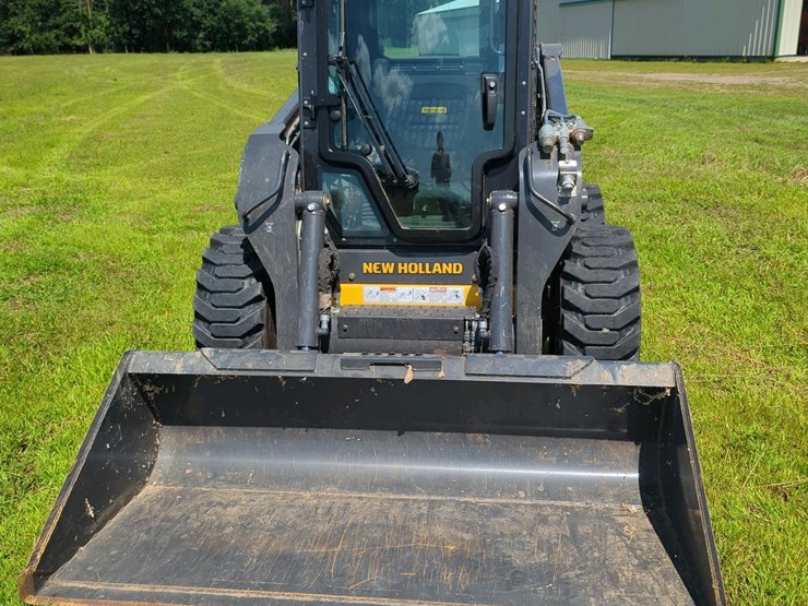 new-holland-l320-image-4