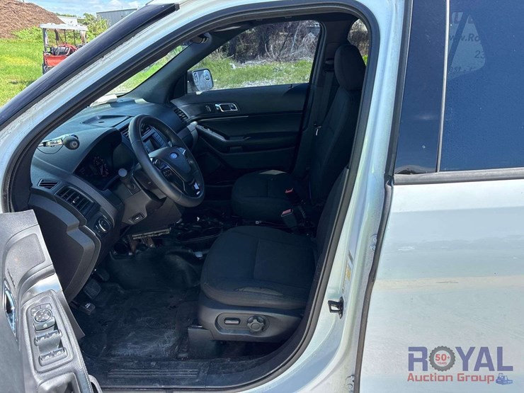 2018-ford-explorer-image-11
