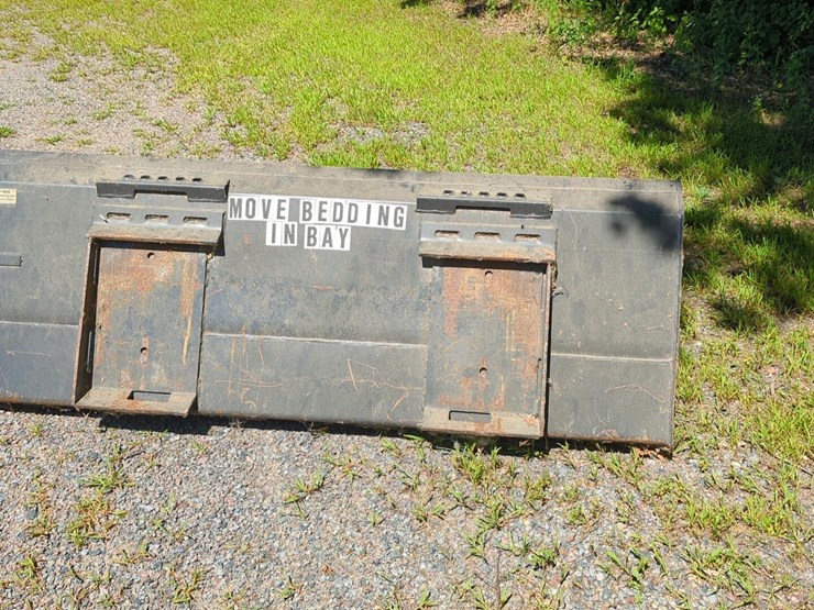 70"-bucket-skid-steer-attachment-image-6