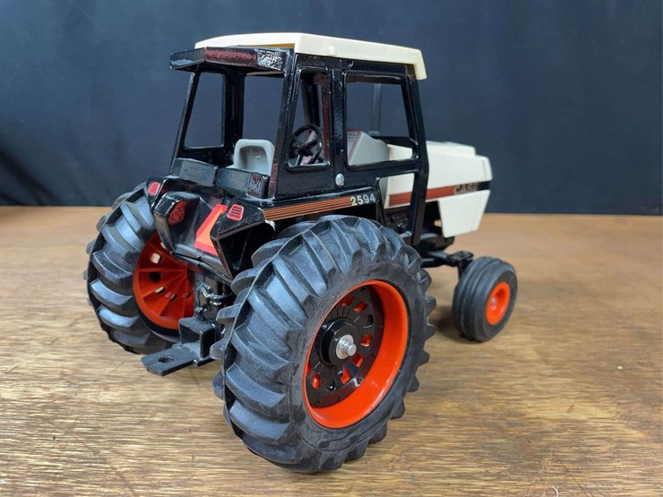 1/16-case-2594-collector-ertl-image-6