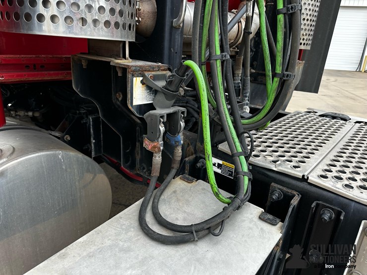 2015-kenworth-t440-image-15