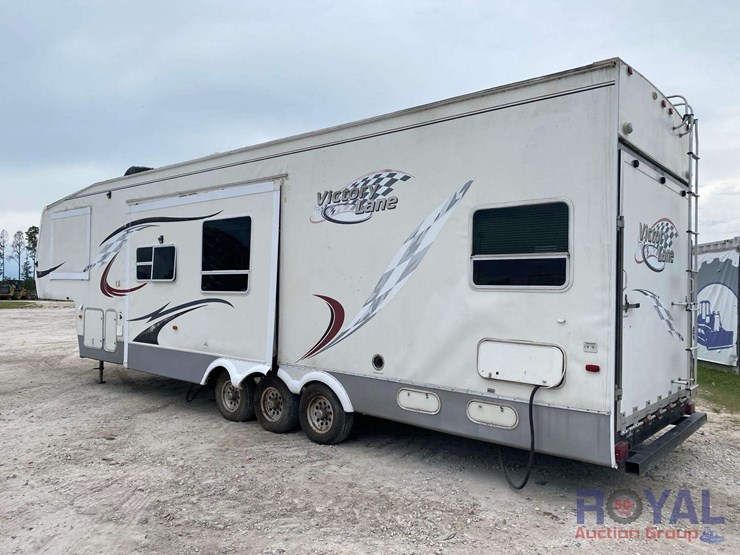 2006-victory-lane-36srv-39ft-tri-axle-5th-wheel-toy-hauler-travel-trailer-image-4