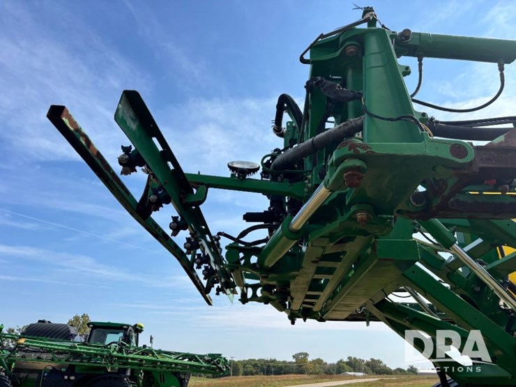2018-john-deere-r4038-image-104