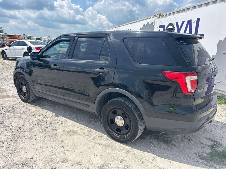 2016-ford-explorer-image-4