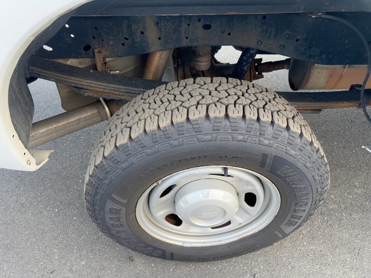 2016-ford-f250-xl-image-9