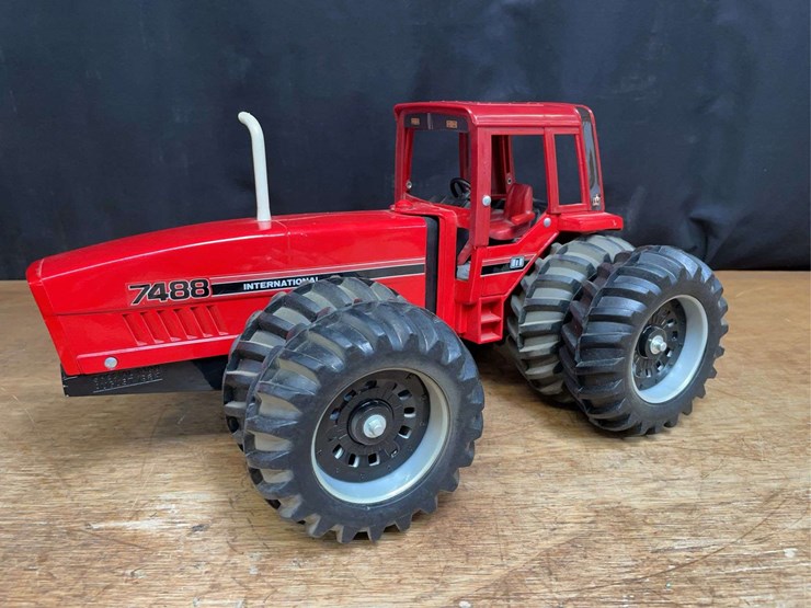 1/16-ih-7488-1984-special-edition-ertl-image-1