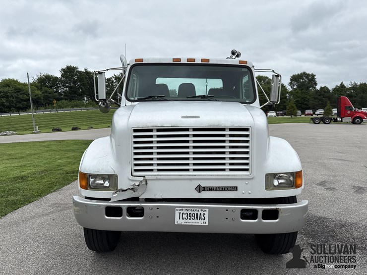 2001-international-4900-image-2